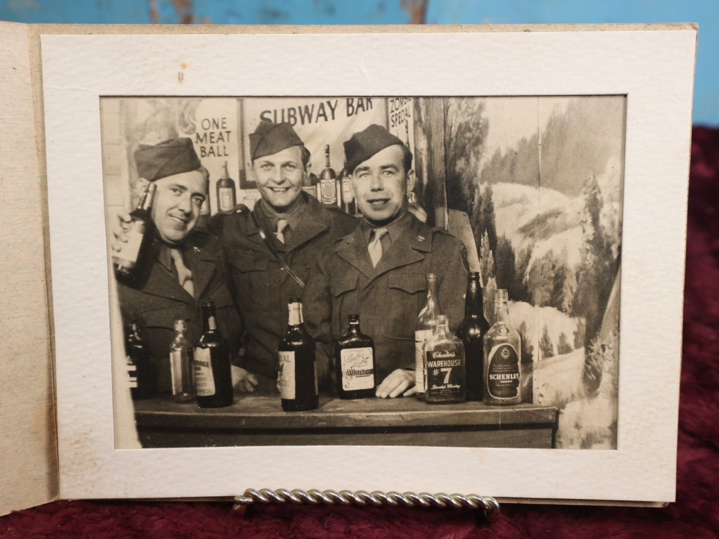 Lot 138 - Souvenir Photo Of Times Square, New York City, With Snake Woman On Cover, Photo Of Soldiers, Circa 1940s