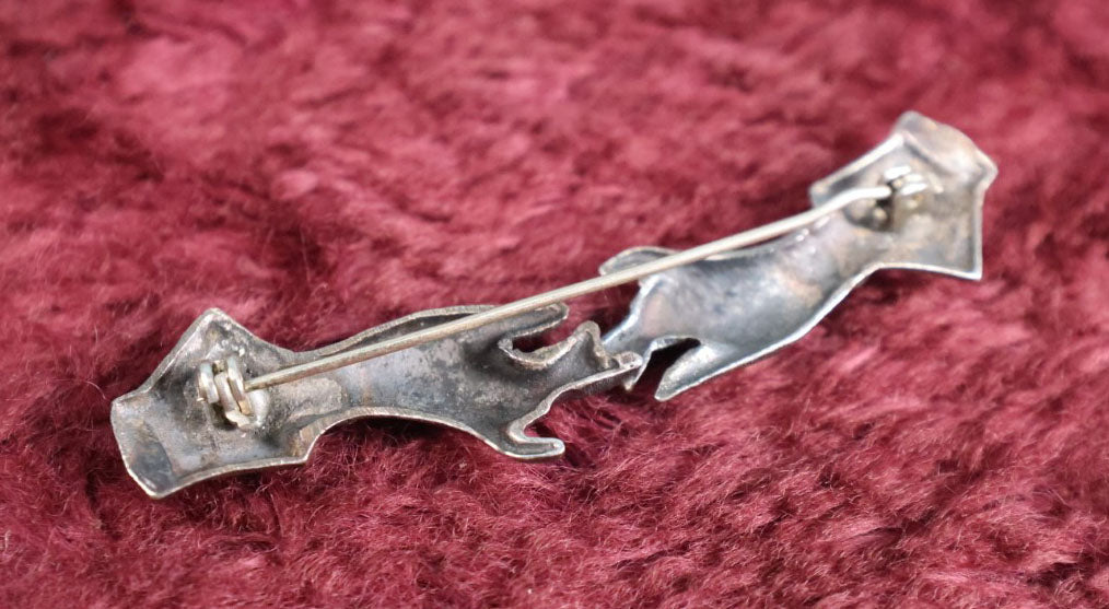 Lot 024 - Vintage Unmarked Silver Toned Brooch With Two Hands With Fingertips Touching, Pin Back