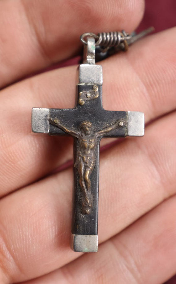 Lot 028 - Antique German-Made Crucifix With Third Class Relic Of Saint Francis Of Assisi, "Polvere Della Tomba Di S. Francesco Assisi," Dust From The Tomb Of Saint Francis