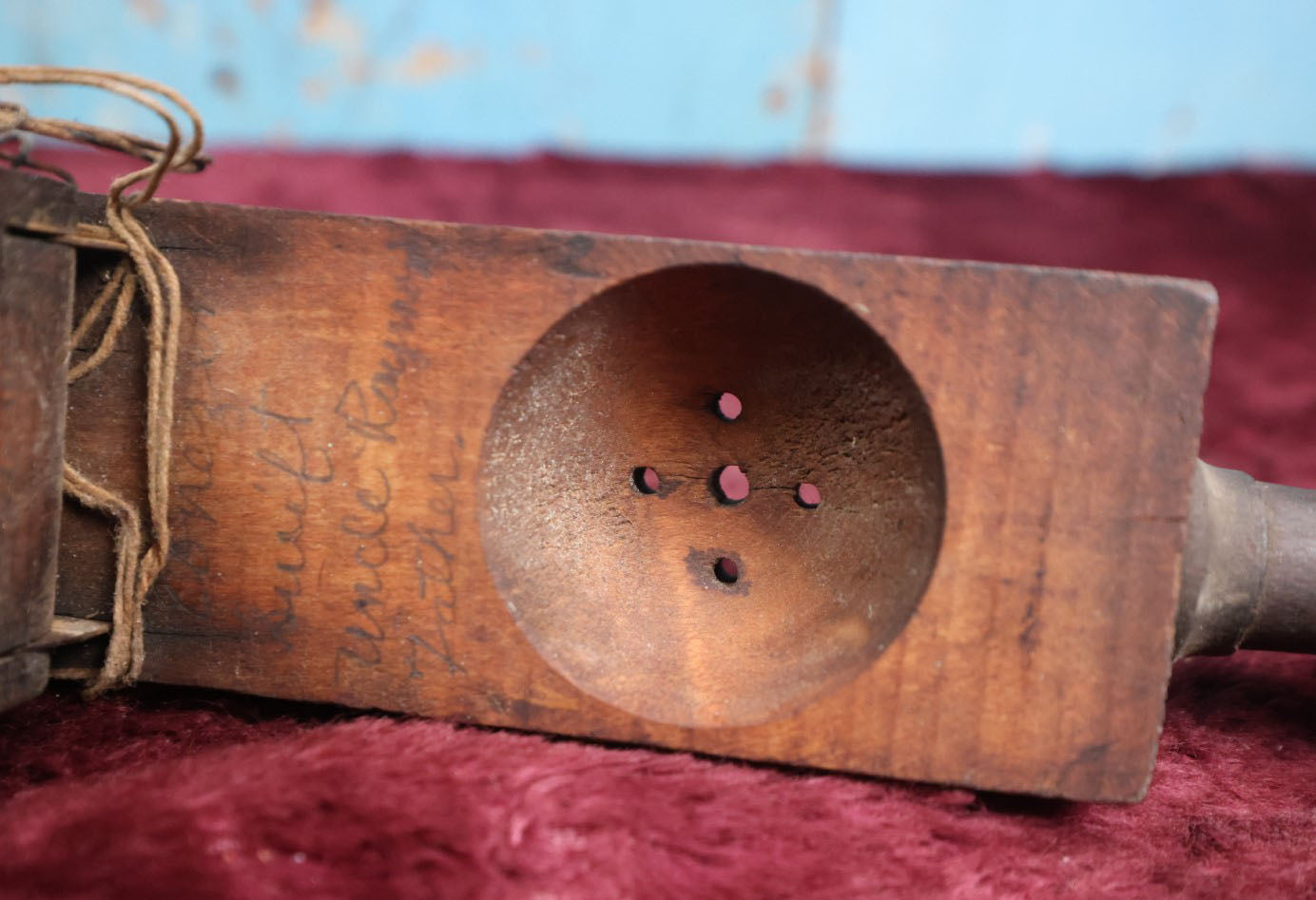 Lot 044 - Antique Folk Art Carved Wood Hand Held Lemon Press Squeezer, Note Indicates It Was Made By Ebenezer Swift, Father Of Uncle Raymond Swift, Of Vermont, Per Ancestry