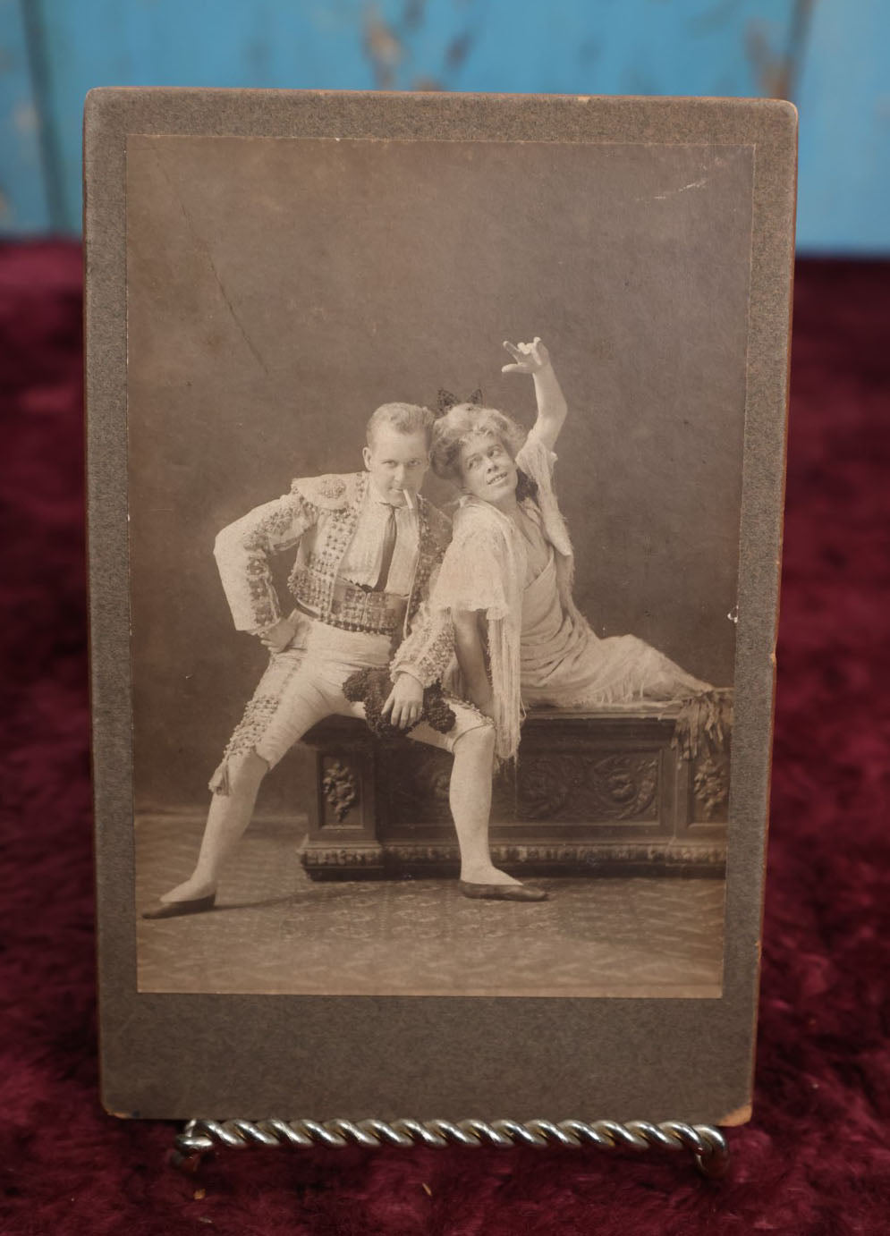 Lot 063 - Antique Cabinet Card Photo Of Two Dancers In Costume, Man Smoking Cigarette, Marked Return To Lilla Viles Wyman (See News Article Link In Description), Boston, Massachusetts, C.F. Conly Photographer