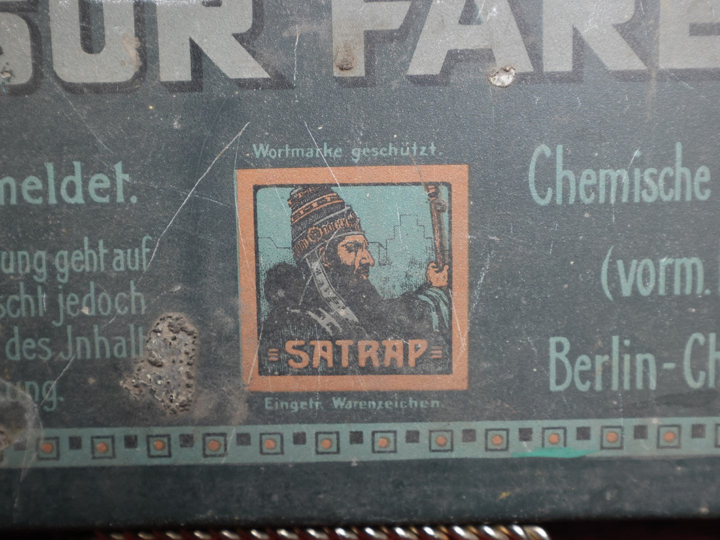 Lot 079 - Antique German Paint Tin, "Asur Farben," Assur Colors, See Translation In Description