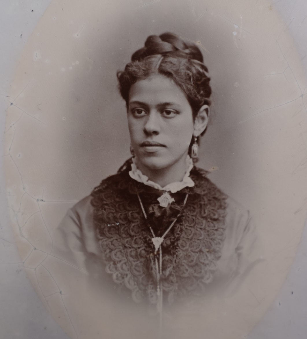 Lot 106 - Antique Tintype Photograph Of Woman With White Background And White Vignette, Approximately 1/4 Plate