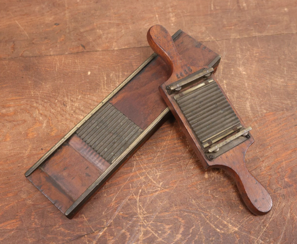 Lot 003 - Antique Early Pharmacy Apothecary 3 Gram Pill Roller Machine, Wood And Brass, Rolls Smoothly, Stamped 3G And 1490, Matching Numbers On Both Parts