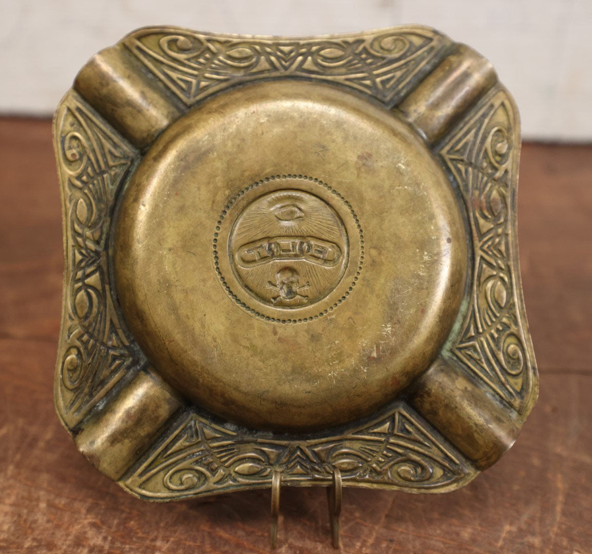 Lot 004 - Antique Brass Odd Fellows I.O.O.F. Ashtray With Three Links, F.L.T. (Friendship, Love, And Truth), And Skull And Crossbones, By S.D. Childs & Co., Chicago