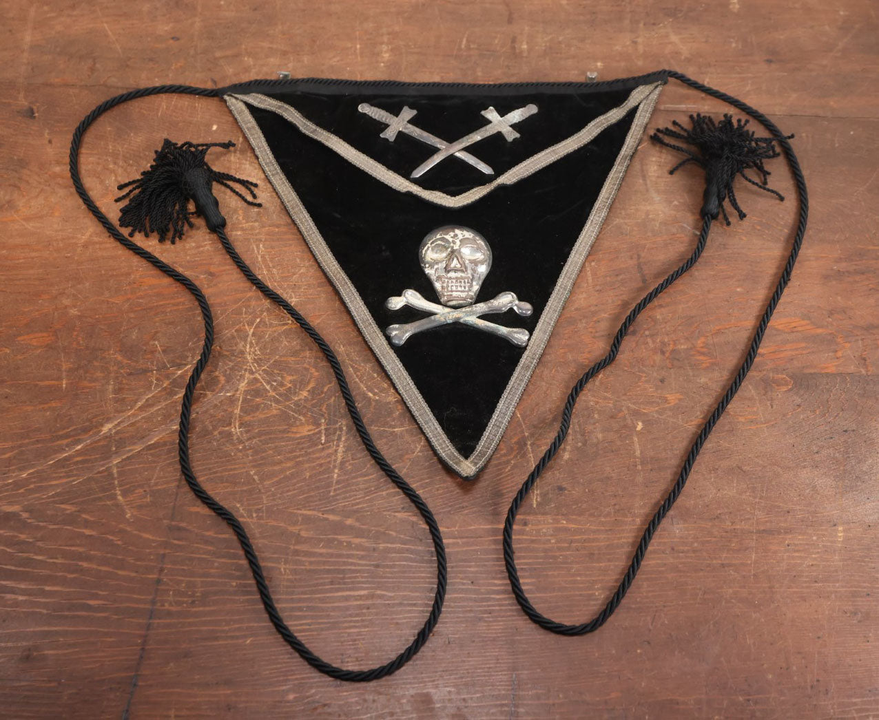 Lot 015 - Antique Masonic Knights Templar Skull And Crossbones Apron With Crossed Swords, Black Tassels, Belonged To E.G. Watson, Likely By Ames Sword Company