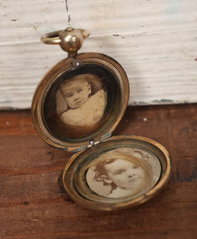 Lot 021 - Antique Pocket Watch Case With Two Photos Of Children And Blonde Hair Memento Keepsakes, Blonde Hair, Note Can Be Difficult To Open