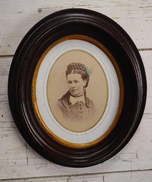 Lot 038 - Antique Victorian Photograph With Hand Tinting In Oval Wood Frame Of Lennie M. Sweet, Young Woman At About 26 Years Old, Note On Back