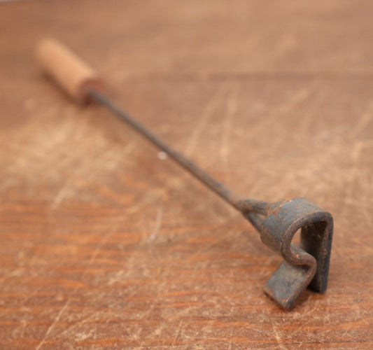 Lot 084 - Vintage Cast Iron "R" Cattle Brand With Wood Handle