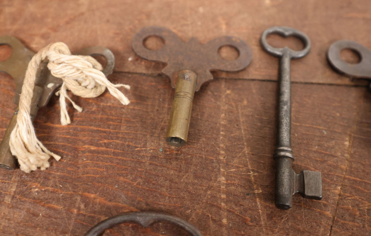 Lot 091 - Grouping Of Eighteen Various Antique Clock And Other Keys, Brass, Iron, And More