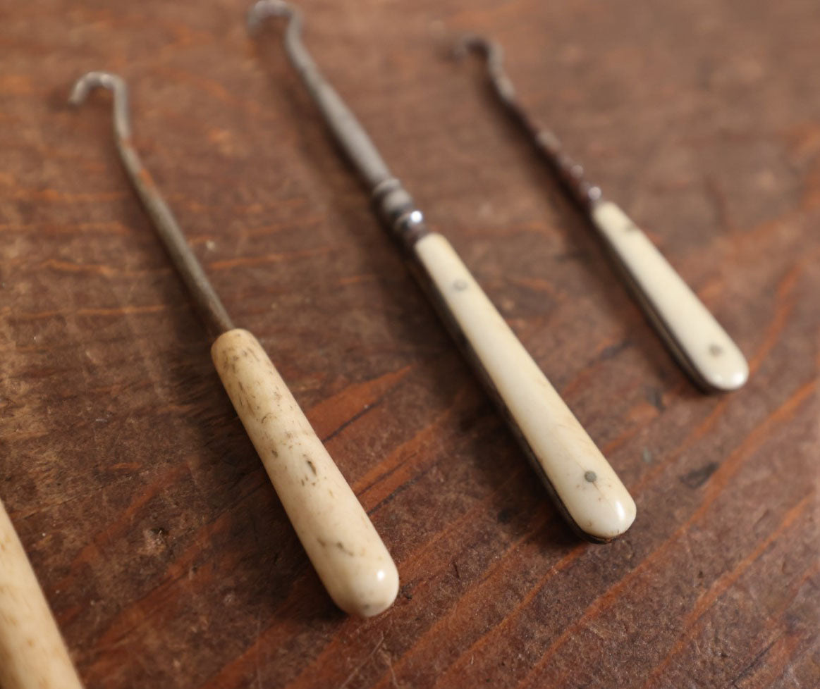 Lot 092 - Grouping Of Six Antique Shoe Button Hooks With Bone Handles