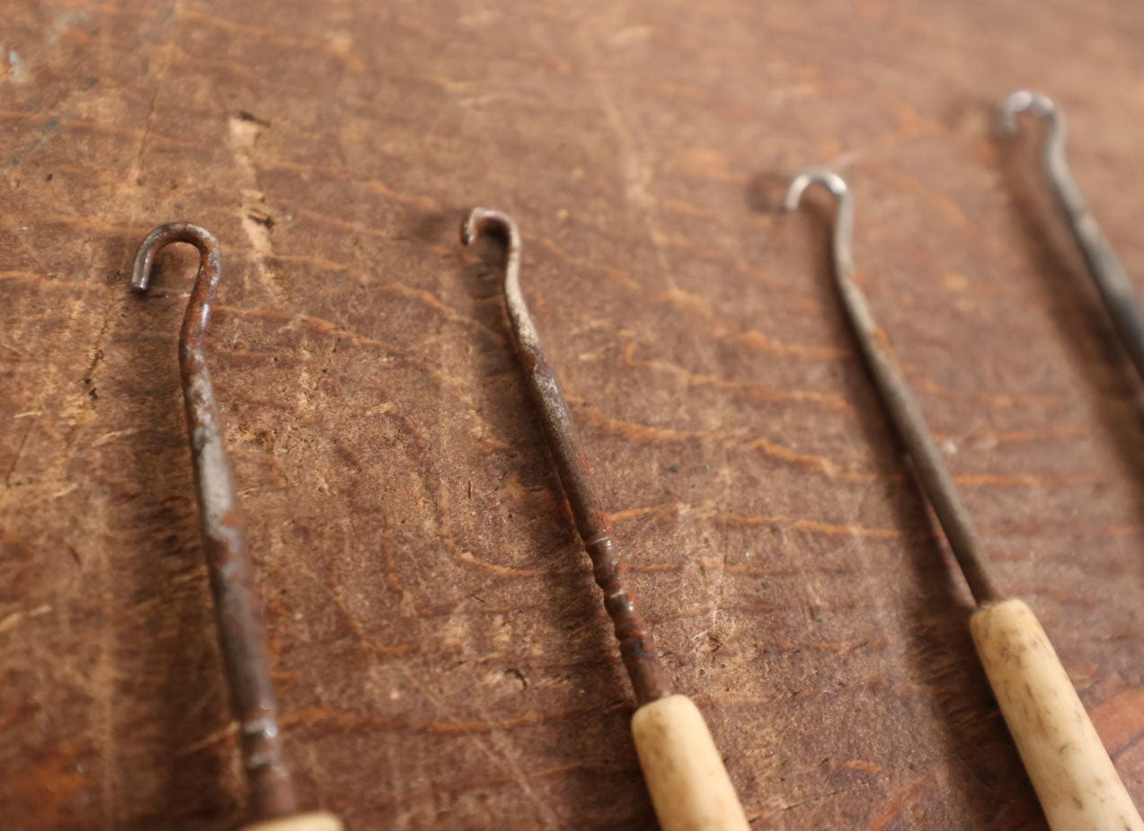 Lot 092 - Grouping Of Six Antique Shoe Button Hooks With Bone Handles