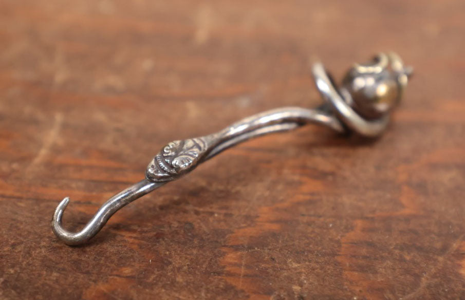 Lot 095 - Single Shoe Button Hook With Snake Handle