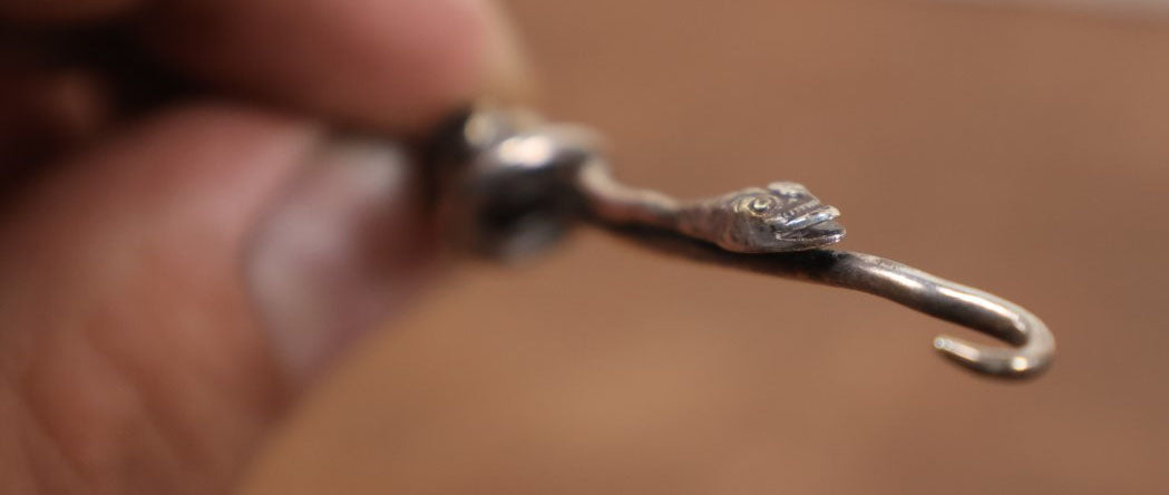 Lot 095 - Single Shoe Button Hook With Snake Handle