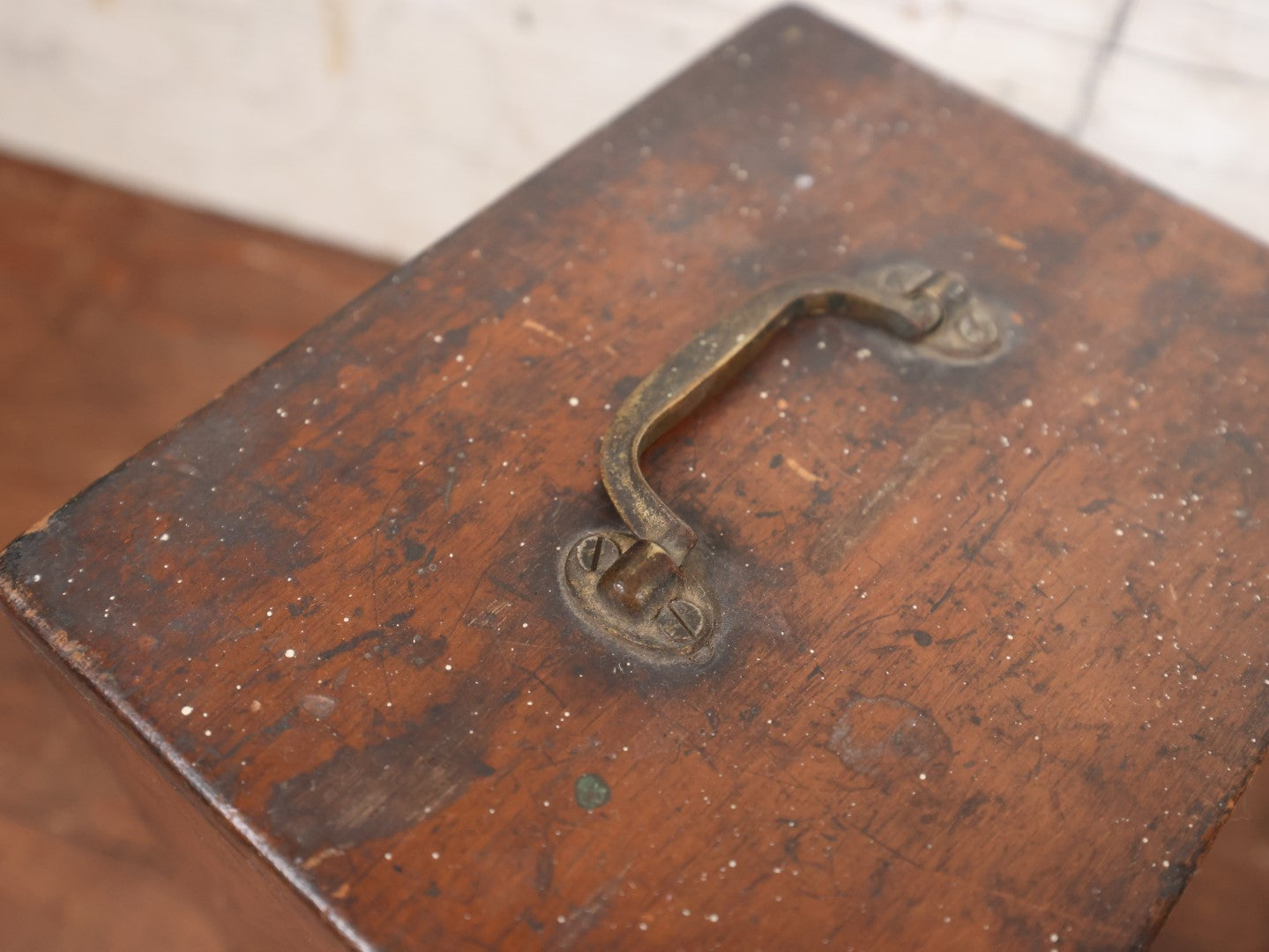 Lot 113 - Simple Antique Wooden Storage Box And Carrying Case With Latch And Handle