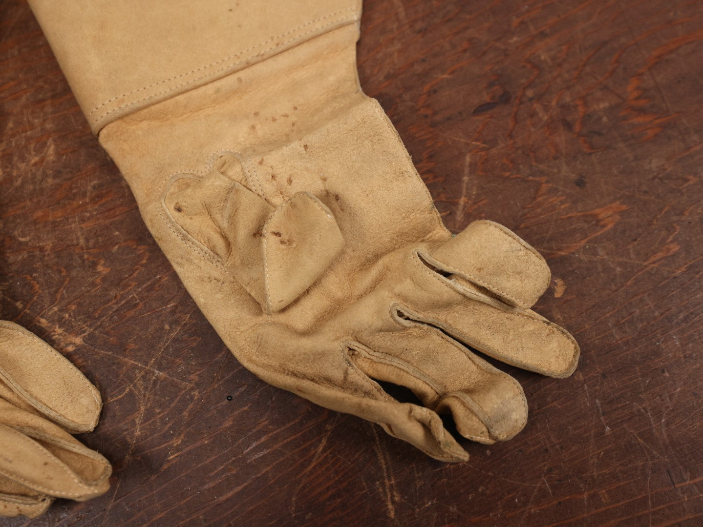 Lot 120 - Vintage Leather Knights Templar Masonic White Leather Gloves, Not Wearable, For Display, With Red Cross, Belonged To E.G. Watson