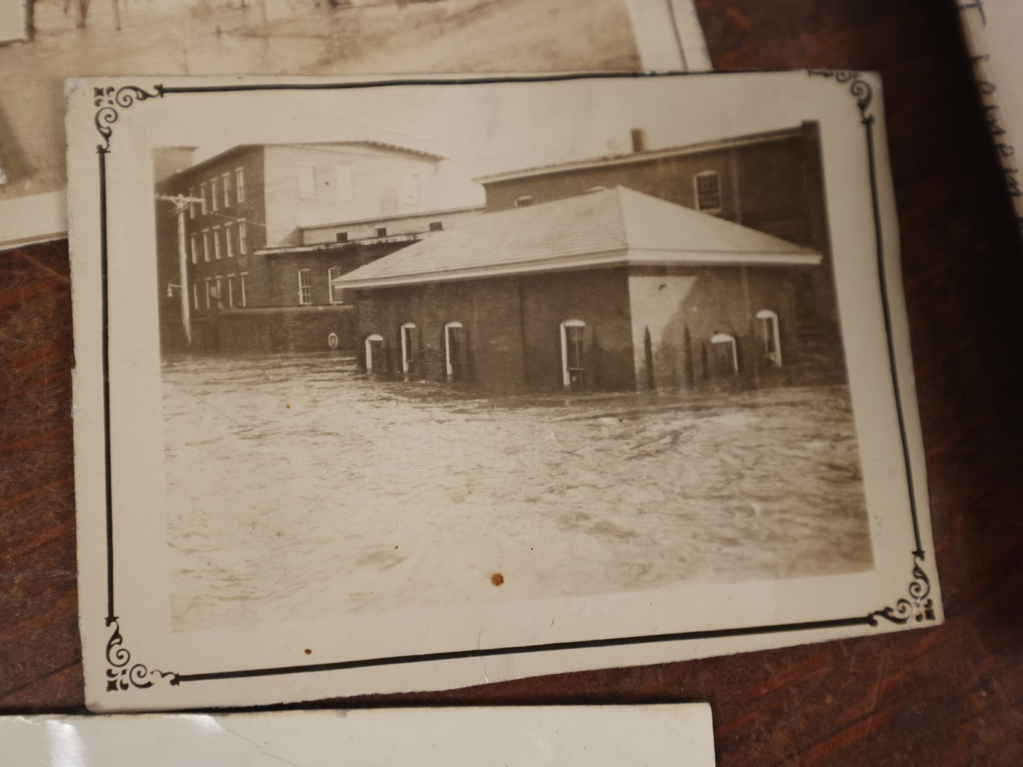 Lot 165 - Grouping Eleven Vintage Snapshots Documenting The 1936 Flood, Possibly In Chelmsford, Massachusetts, With Provenance