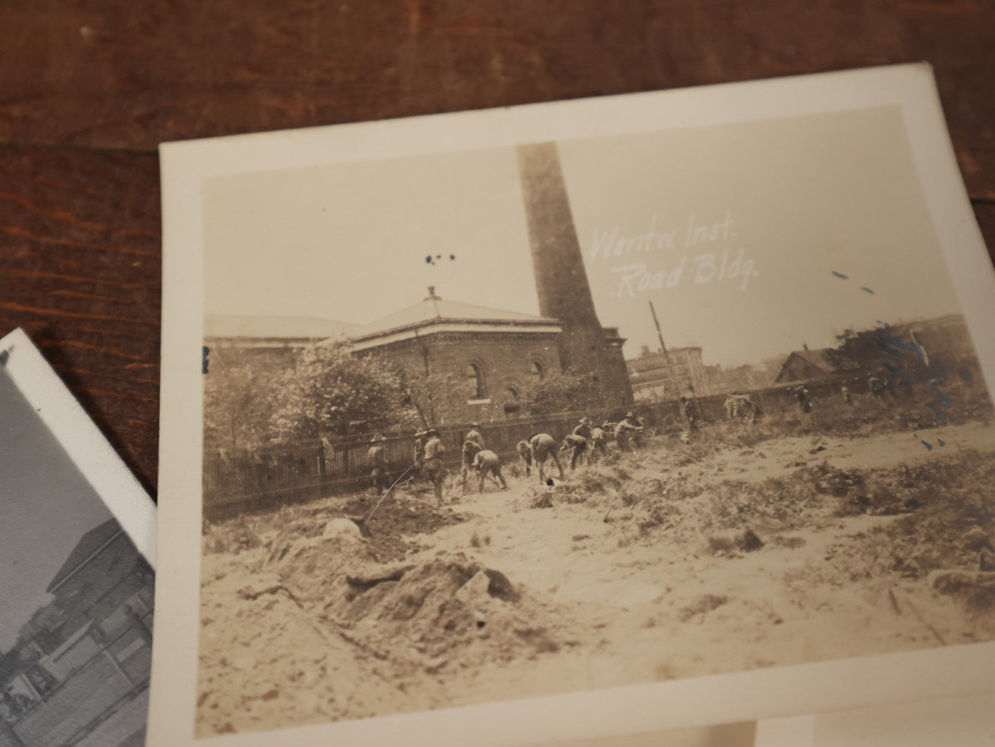 Lot 166 - Grouping Of Approximately 25 Antique World War One Era Snapshot Photos Of Military Engineers At The Wentworth Institute, April 1918