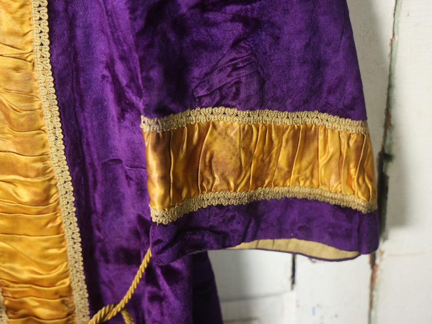 Lot 016 - Antique Fraternal Theatrical Purple And Gold Robe, By Harding Uniform And Regalia Company, Boston, With Rope And Button Enclosure (Approximate Measurements In Description)