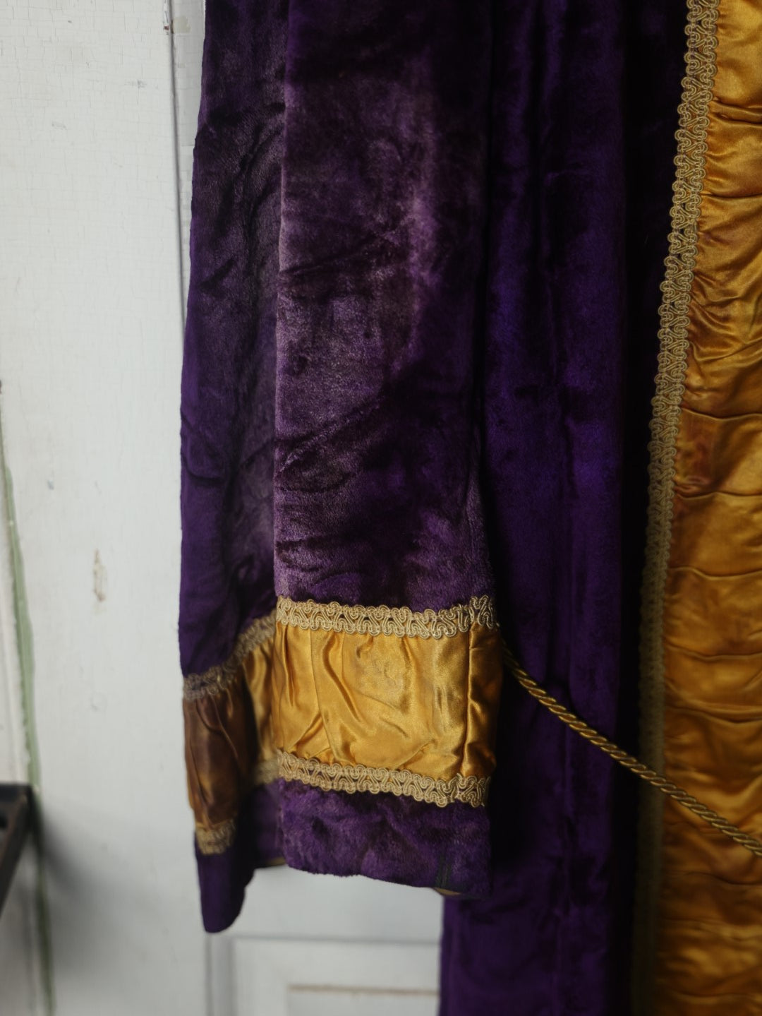 Lot 016 - Antique Fraternal Theatrical Purple And Gold Robe, By Harding Uniform And Regalia Company, Boston, With Rope And Button Enclosure (Approximate Measurements In Description)