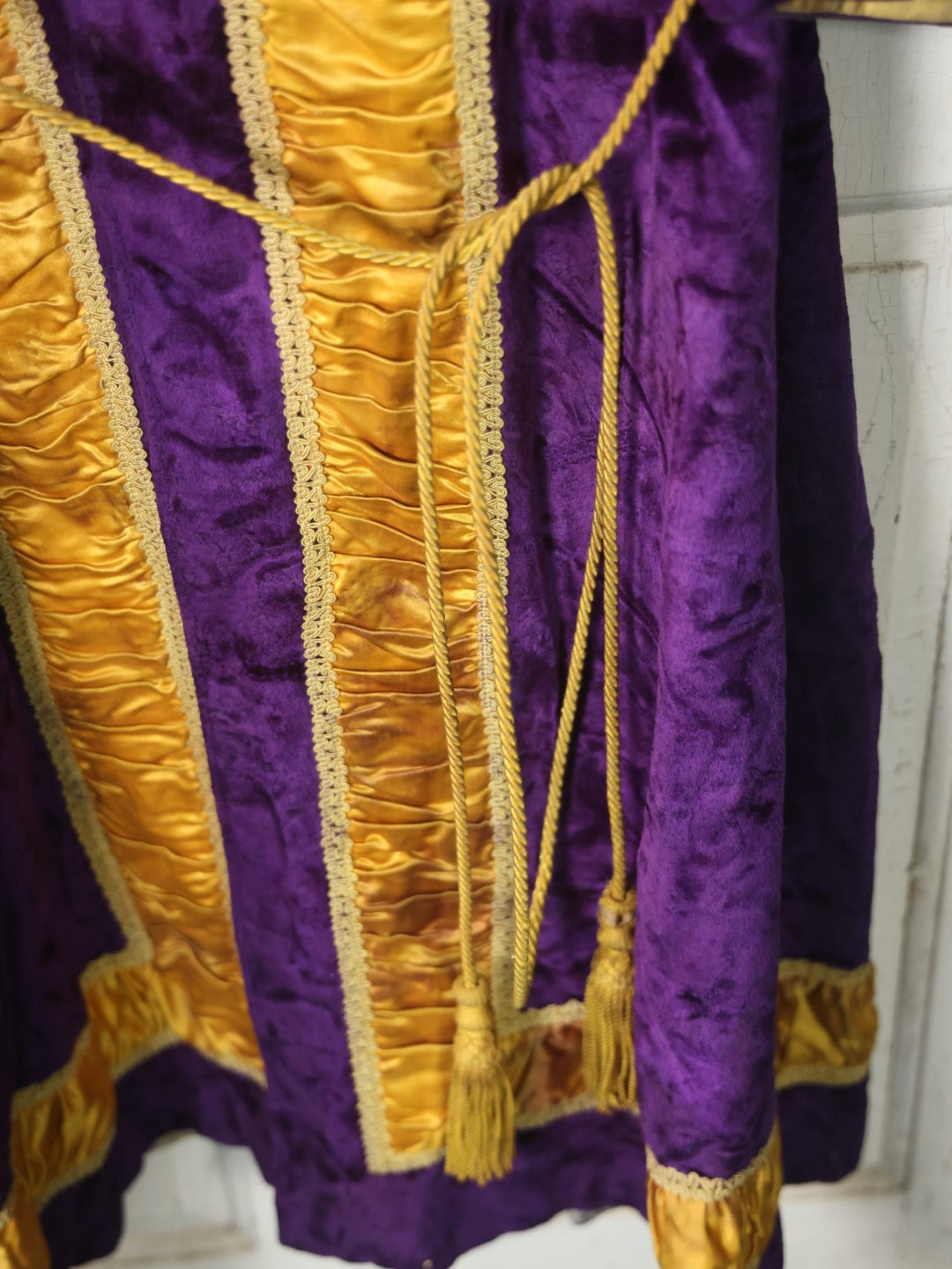 Lot 016 - Antique Fraternal Theatrical Purple And Gold Robe, By Harding Uniform And Regalia Company, Boston, With Rope And Button Enclosure (Approximate Measurements In Description)