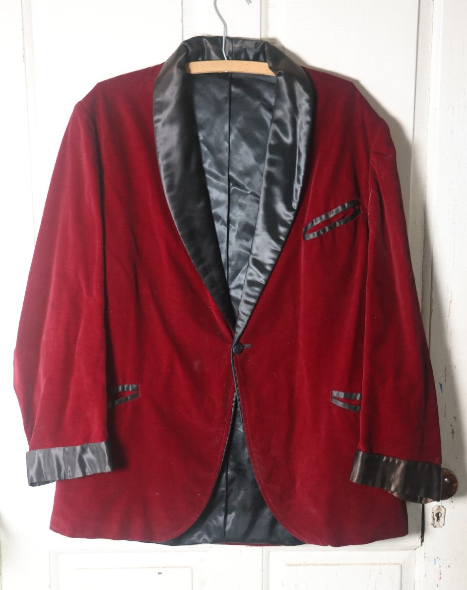 Lot 020 - Vintage Red Velvet And Silk Smoking Jacket With Button Enclosure (Approximate Measurements In Description)