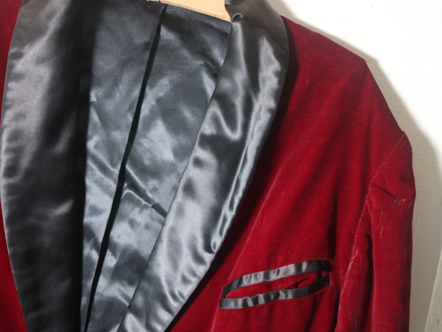 Lot 020 - Vintage Red Velvet And Silk Smoking Jacket With Button Enclosure (Approximate Measurements In Description)