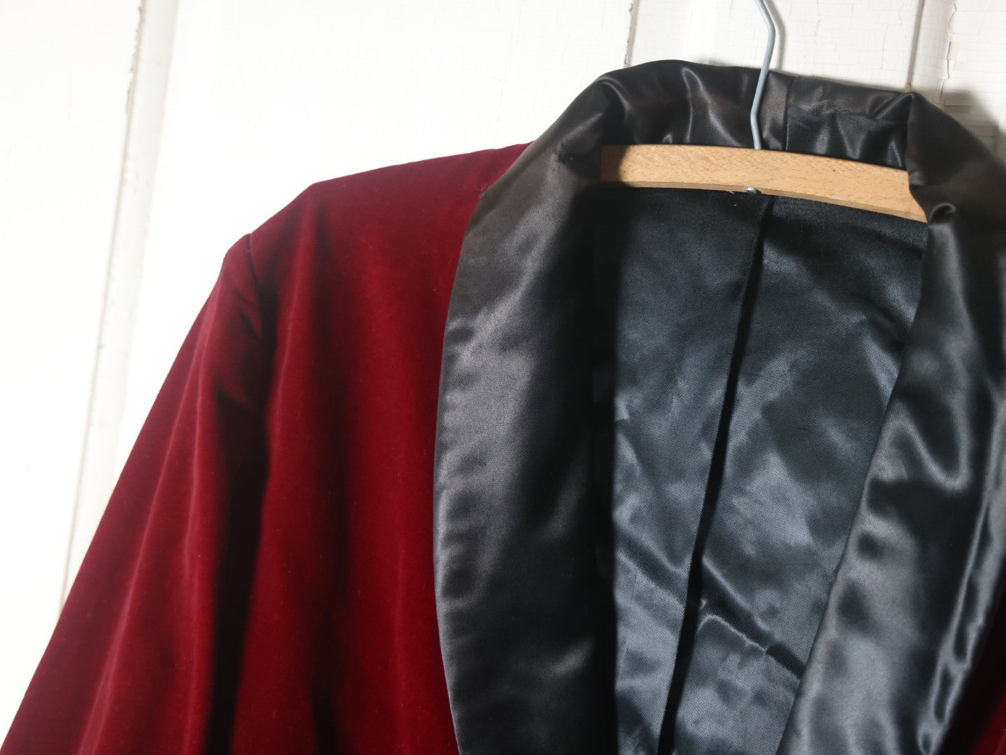 Lot 020 - Vintage Red Velvet And Silk Smoking Jacket With Button Enclosure (Approximate Measurements In Description)