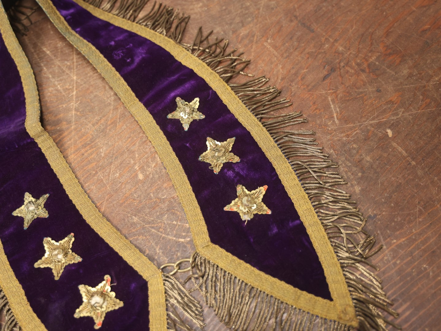 Lot 021 - Antique Purple Velvet Odd Fellows I.O.O.F. Sash Collar With Three Stars, Metal Fringe