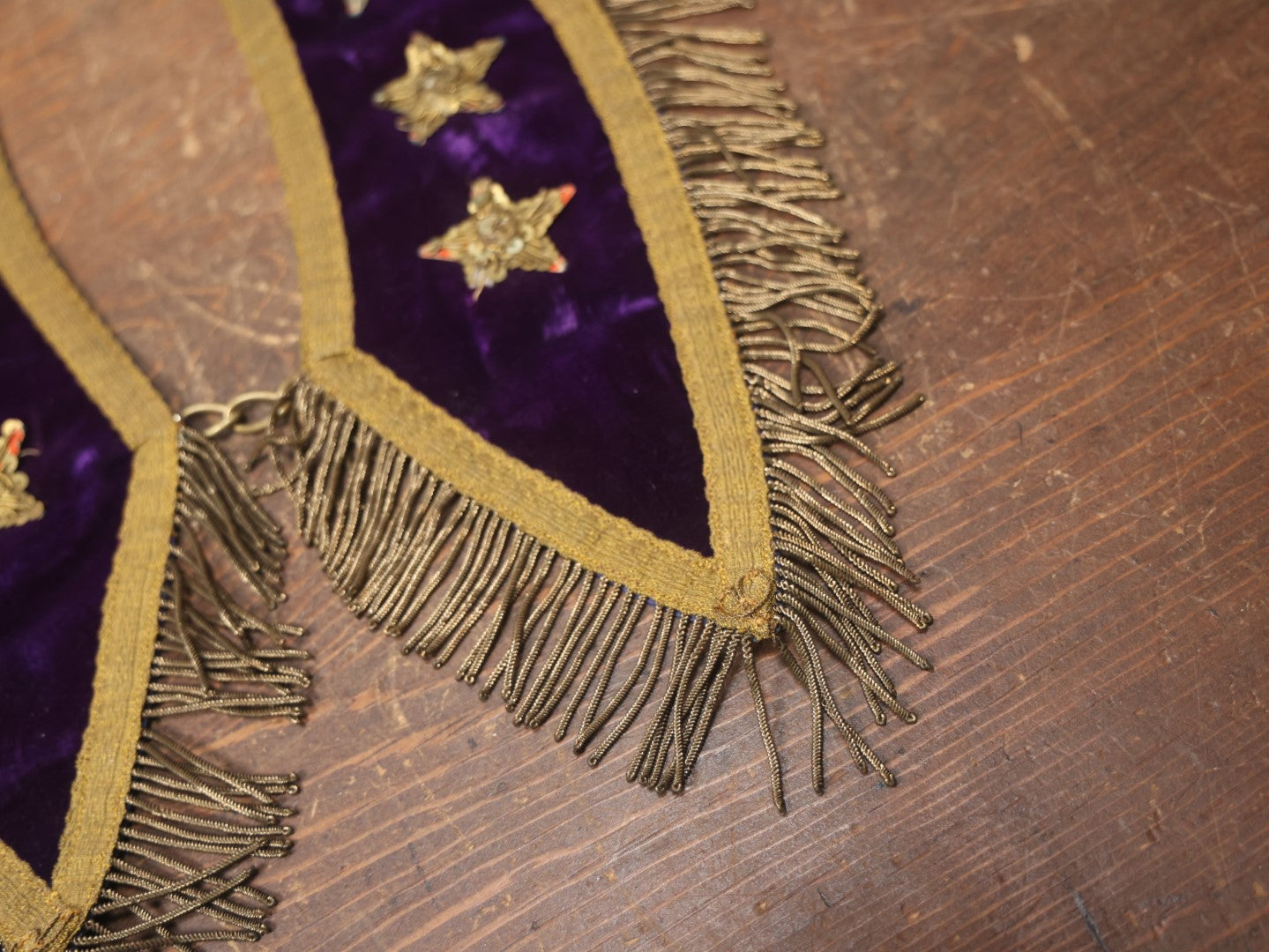 Lot 021 - Antique Purple Velvet Odd Fellows I.O.O.F. Sash Collar With Three Stars, Metal Fringe