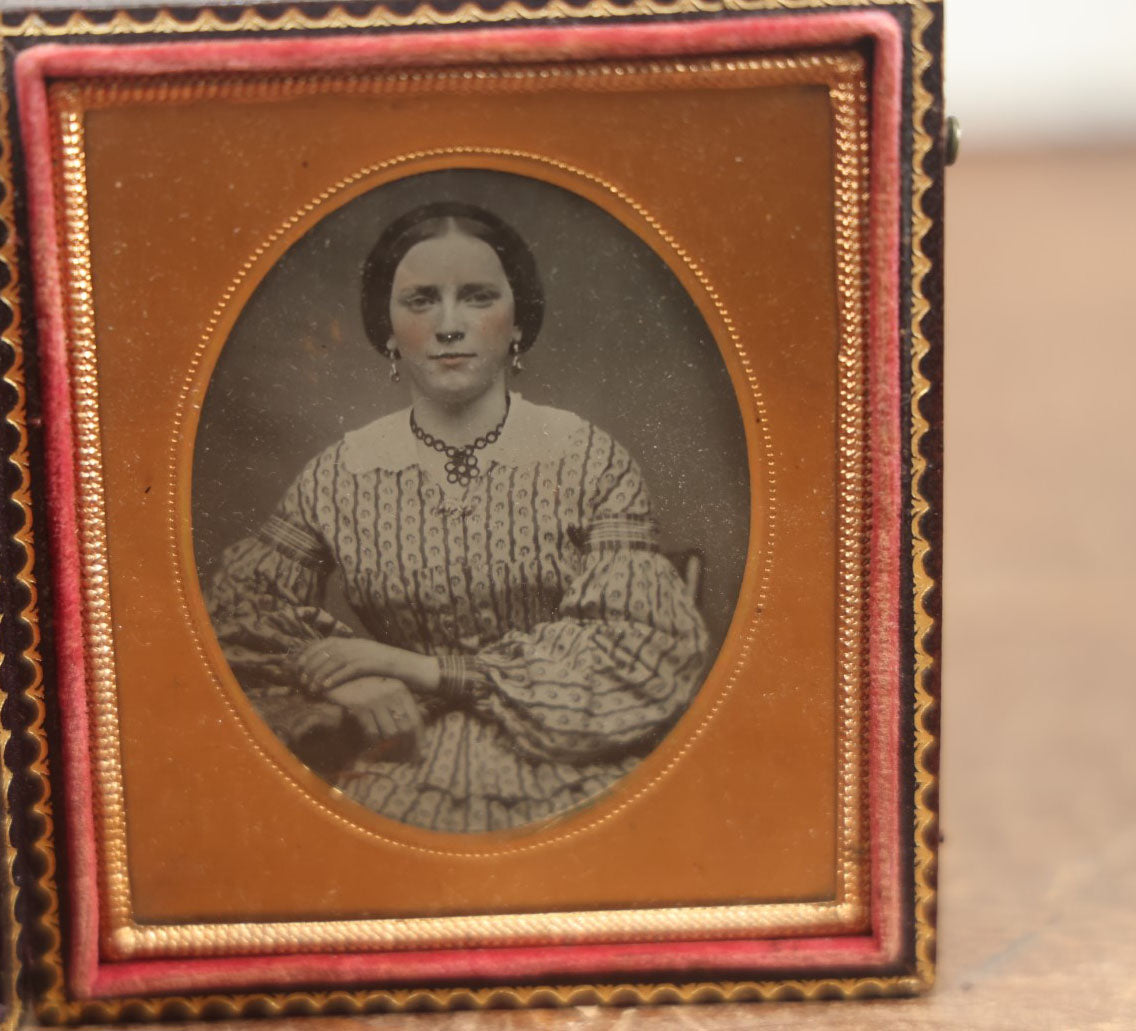 Lot 046 - Antique 1/6th Plate Ambrotype Photograph Of A Pretty Young Woman With A Necklace And Earrings, Pattern Dress, In Full Intact Union Case