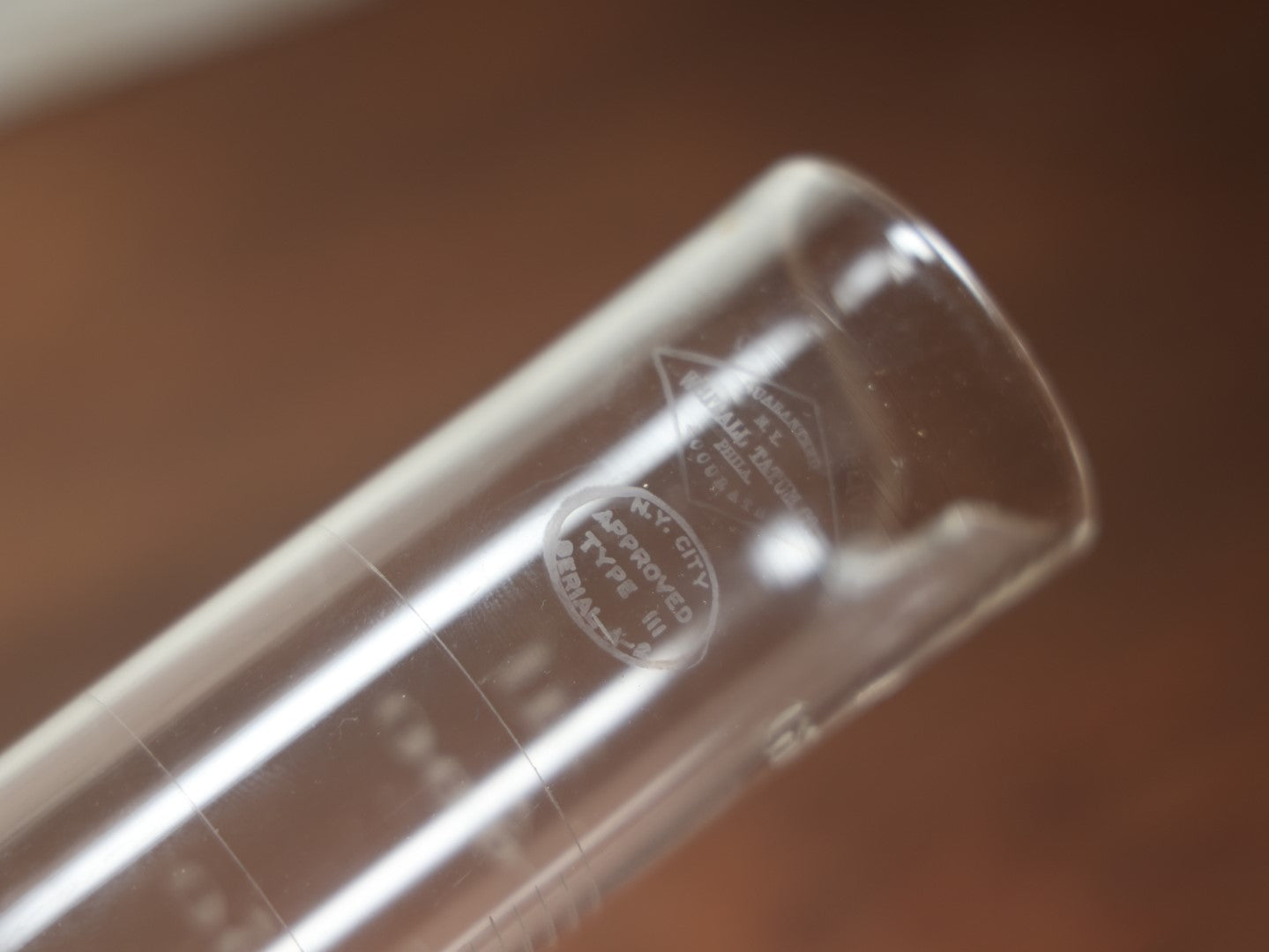 Lot 058 - Antique 15°C 500 ml  Graduated Chemistry Glass Cylinder, Manufactured By Whiteall Tatum Co., Philadelphia