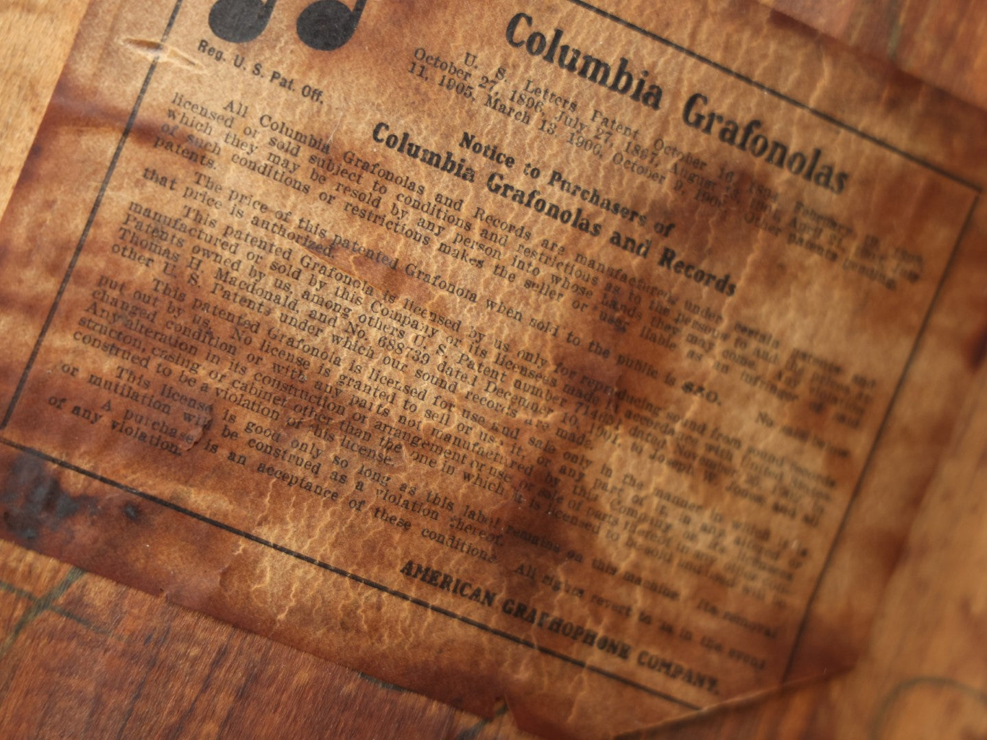 Lot 002 - Antique Columbia Grafonola "Favorite" Model Acoustic Phonograph "Victrola" Record Player, Plays 78 R.P.M. Records, Working Condition, Includes Two Records And Needles, Circa 1906