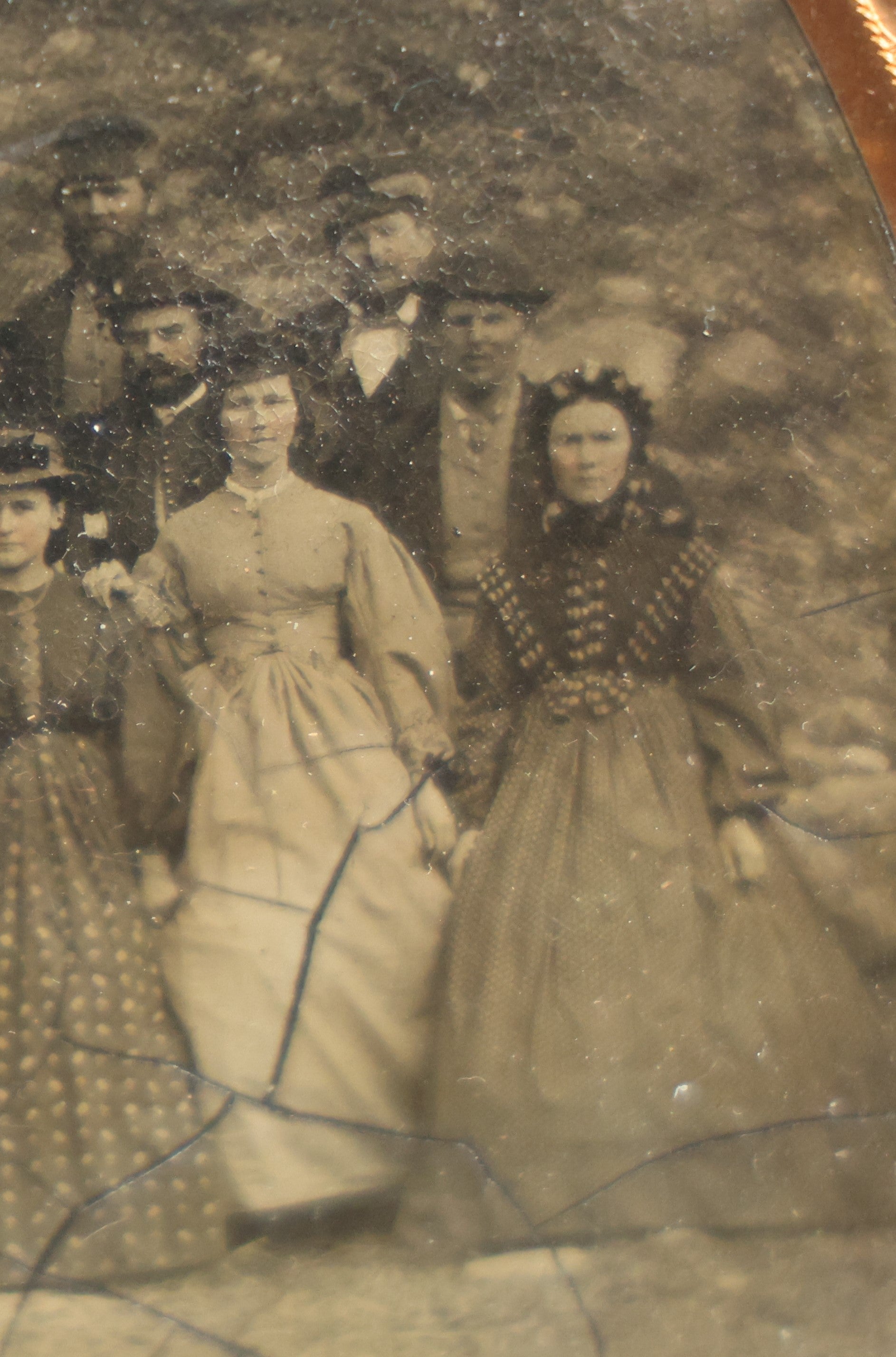 Lot 021 - Antique 1/2 Plate Tintype Of 17 People (Ten Men, Seven Women), In Half Case With Mat