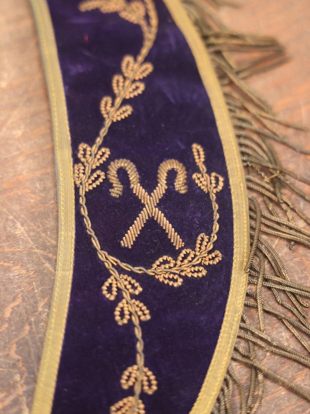 Lot 051 - Vintage Purple Velvet Odd Fellows I.O.O.F. Sash Collar With Vine Detailing, P.C.P. Past Chief Patriarch, Crossed Staffs Symbol, By The C.E. Ward Company, New London, Ohio