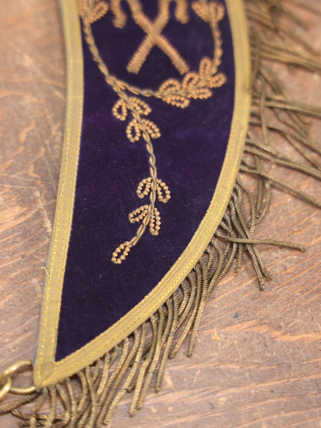 Lot 051 - Vintage Purple Velvet Odd Fellows I.O.O.F. Sash Collar With Vine Detailing, P.C.P. Past Chief Patriarch, Crossed Staffs Symbol, By The C.E. Ward Company, New London, Ohio