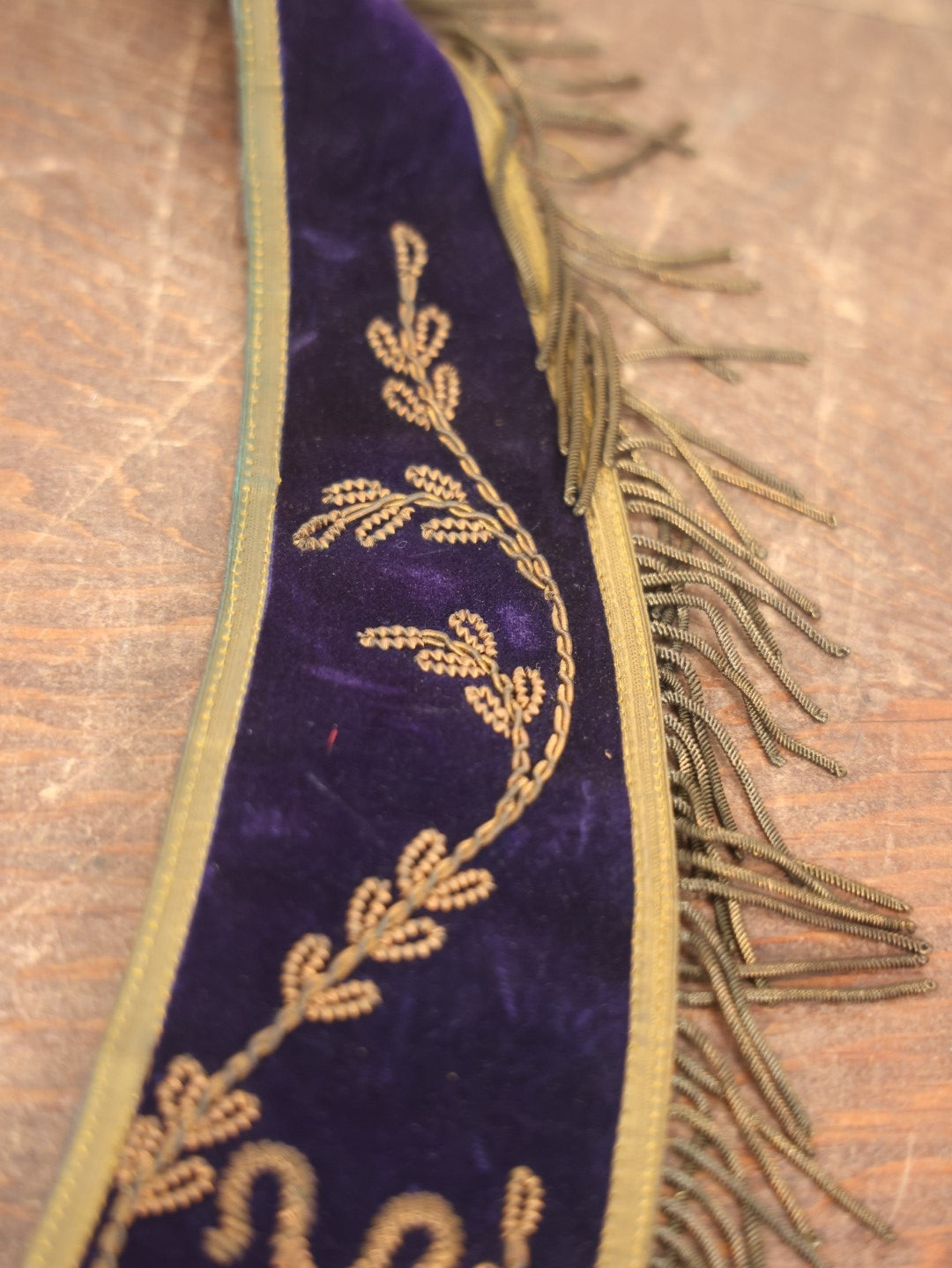 Lot 051 - Vintage Purple Velvet Odd Fellows I.O.O.F. Sash Collar With Vine Detailing, P.C.P. Past Chief Patriarch, Crossed Staffs Symbol, By The C.E. Ward Company, New London, Ohio