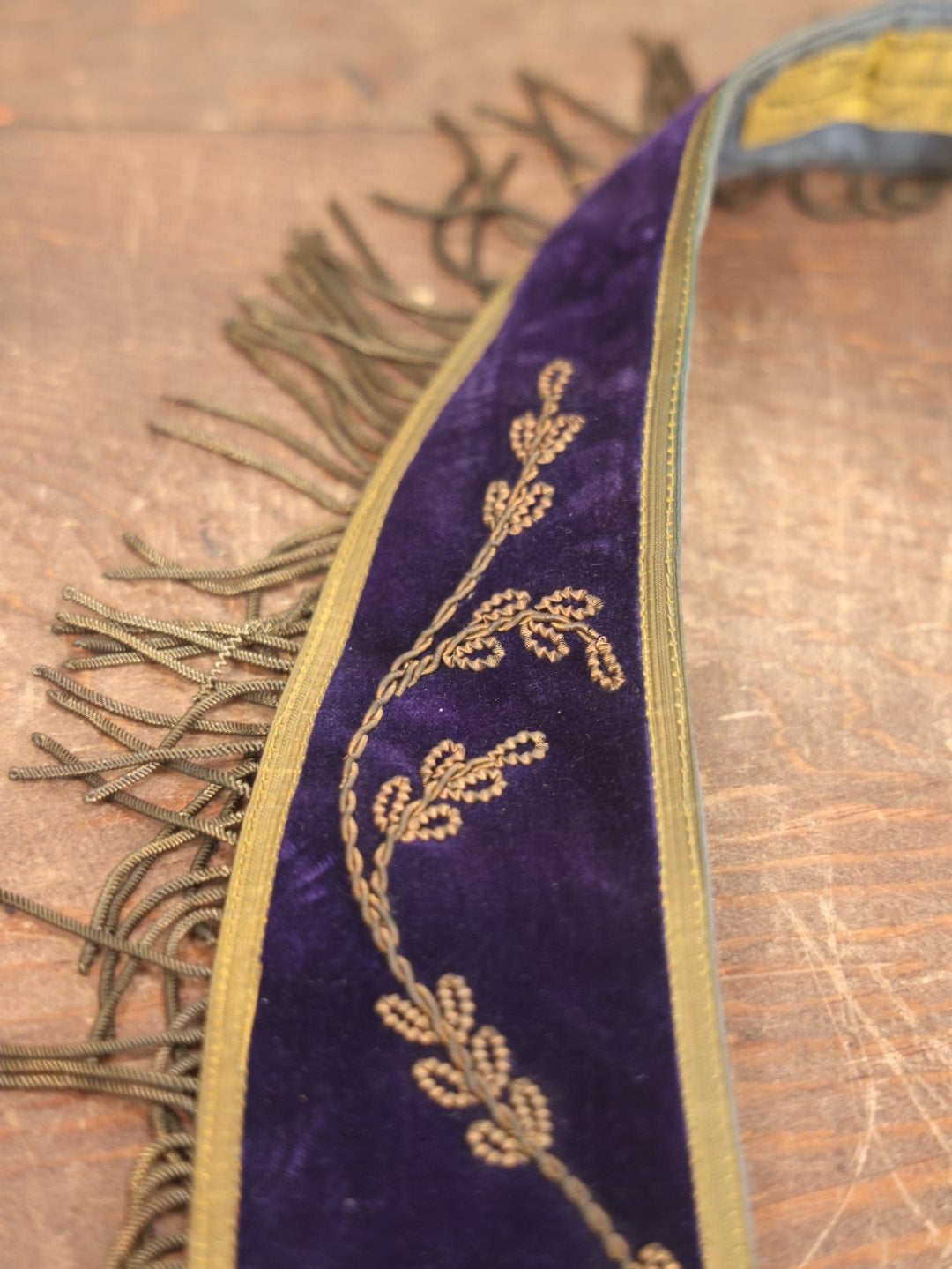 Lot 051 - Vintage Purple Velvet Odd Fellows I.O.O.F. Sash Collar With Vine Detailing, P.C.P. Past Chief Patriarch, Crossed Staffs Symbol, By The C.E. Ward Company, New London, Ohio