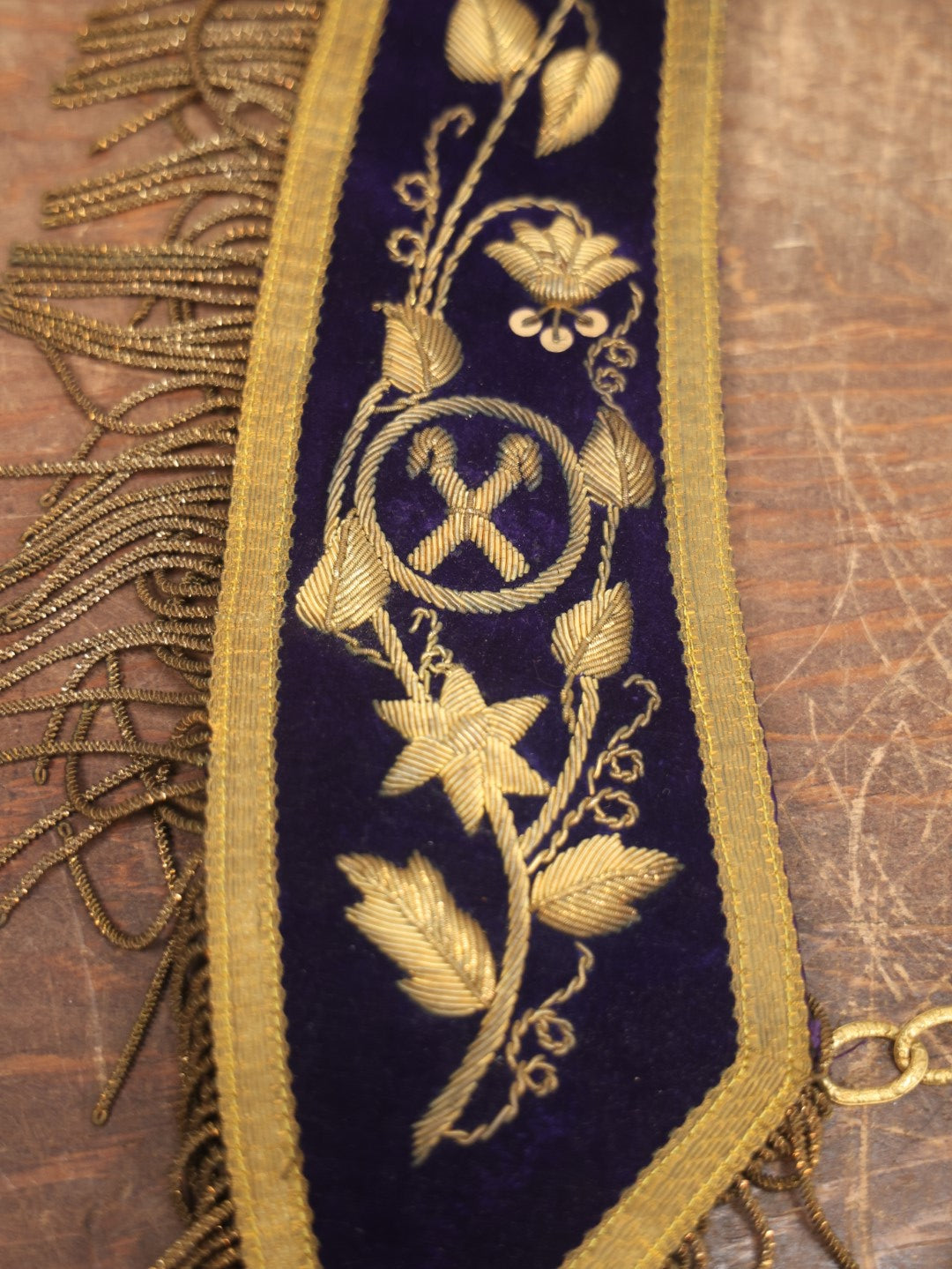 Lot 052 - Vintage Purple Velvet Odd Fellows I.O.O.F. Sash Collar With Vine And Leaves, Crossed Staffs Symbol, Tassels, By Harding Army And Navy Uniforms, Boston, Massachusetts