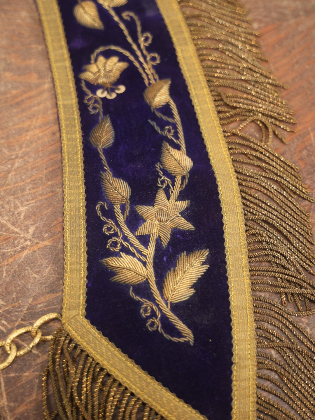 Lot 052 - Vintage Purple Velvet Odd Fellows I.O.O.F. Sash Collar With Vine And Leaves, Crossed Staffs Symbol, Tassels, By Harding Army And Navy Uniforms, Boston, Massachusetts