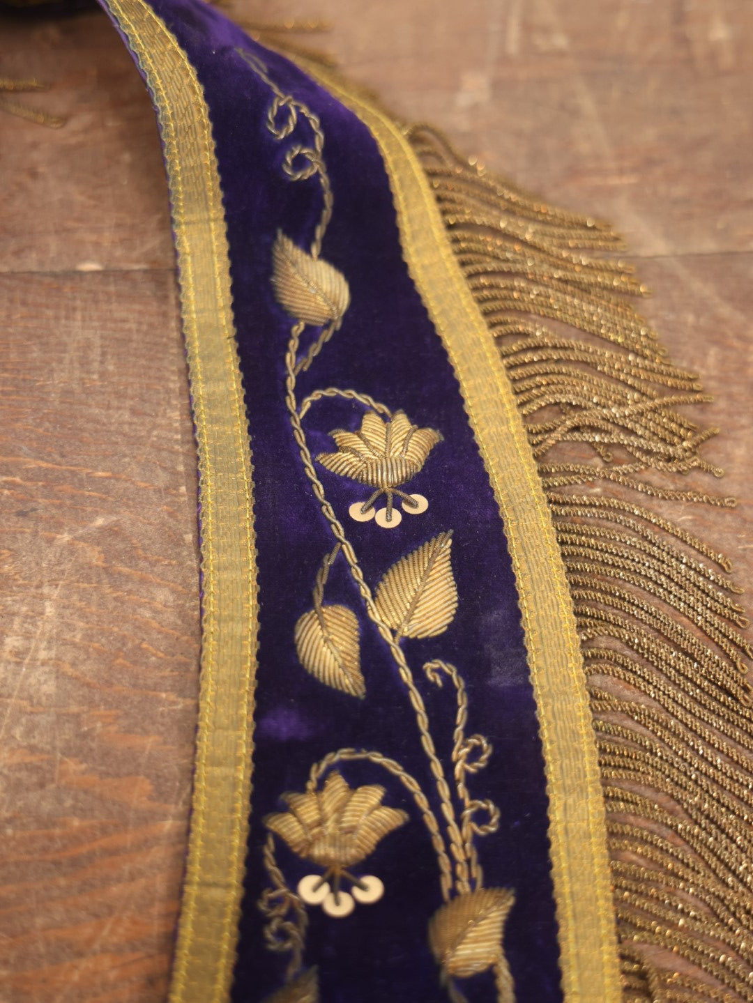 Lot 052 - Vintage Purple Velvet Odd Fellows I.O.O.F. Sash Collar With Vine And Leaves, Crossed Staffs Symbol, Tassels, By Harding Army And Navy Uniforms, Boston, Massachusetts