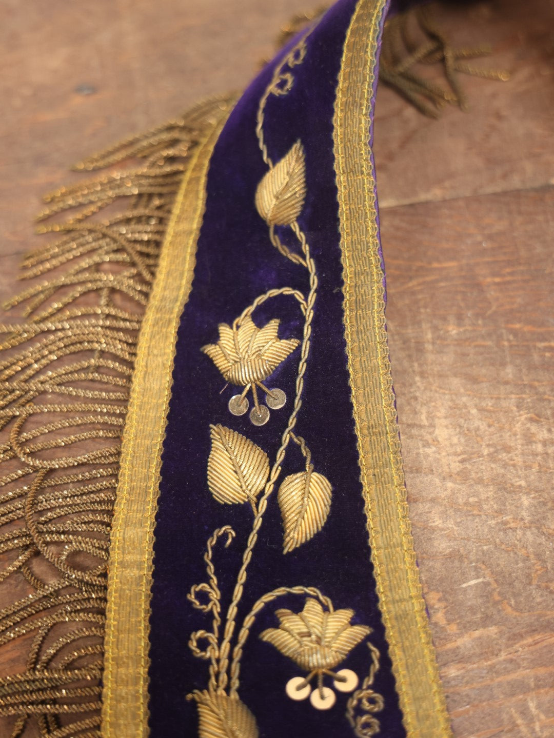 Lot 052 - Vintage Purple Velvet Odd Fellows I.O.O.F. Sash Collar With Vine And Leaves, Crossed Staffs Symbol, Tassels, By Harding Army And Navy Uniforms, Boston, Massachusetts