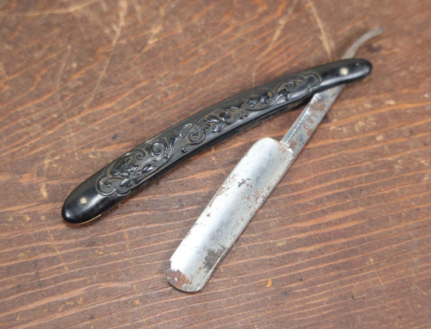 Lot 056 - Antique Best Gold Steel Straight Razor With Ornate Black Handle, Marked 160, Note Chips To Blade