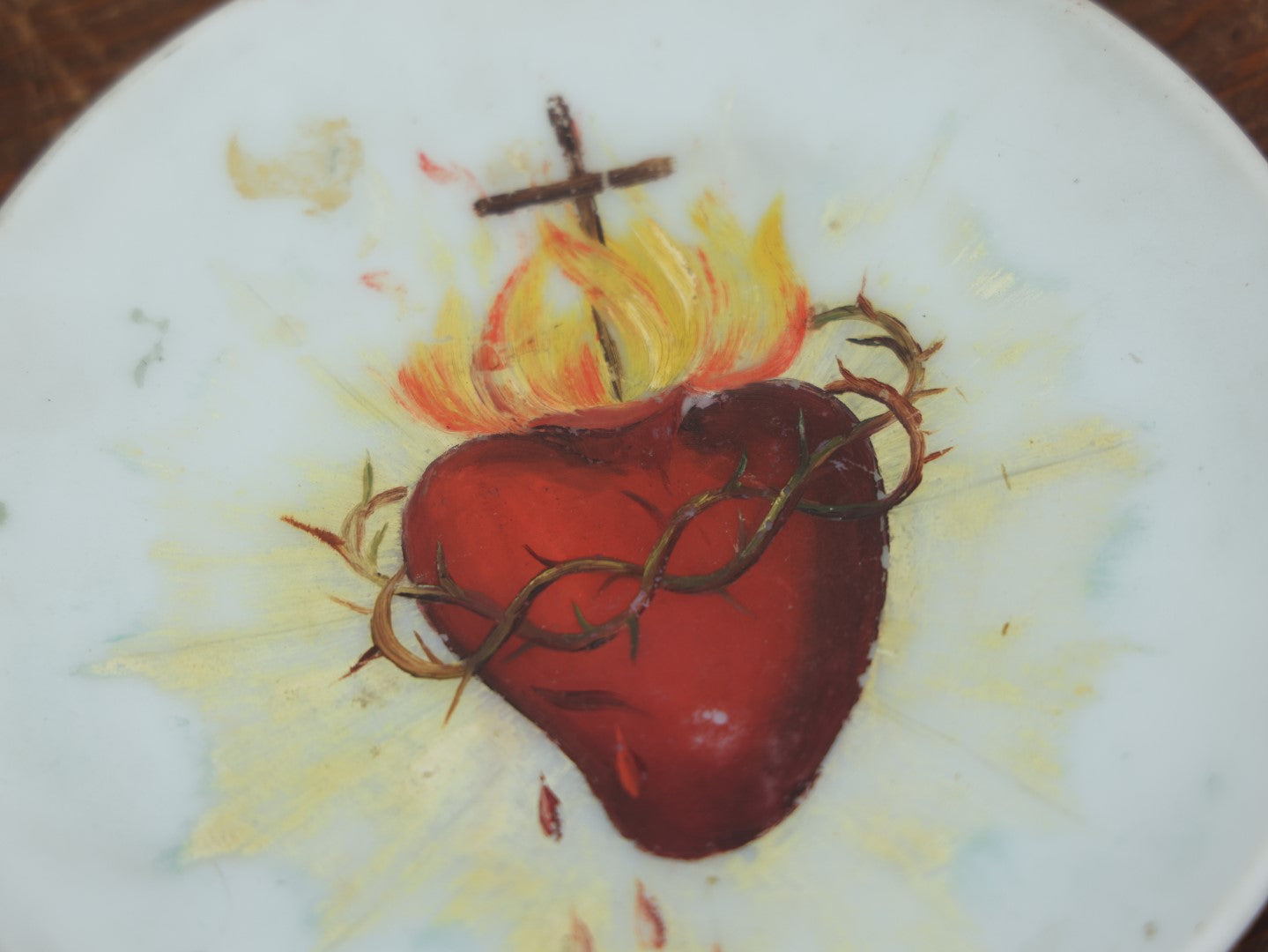 Lot 057 - Antique Hand Painted Sacred Heart Of Jesus, Flaming Heart With Cross, On White Glass Plate