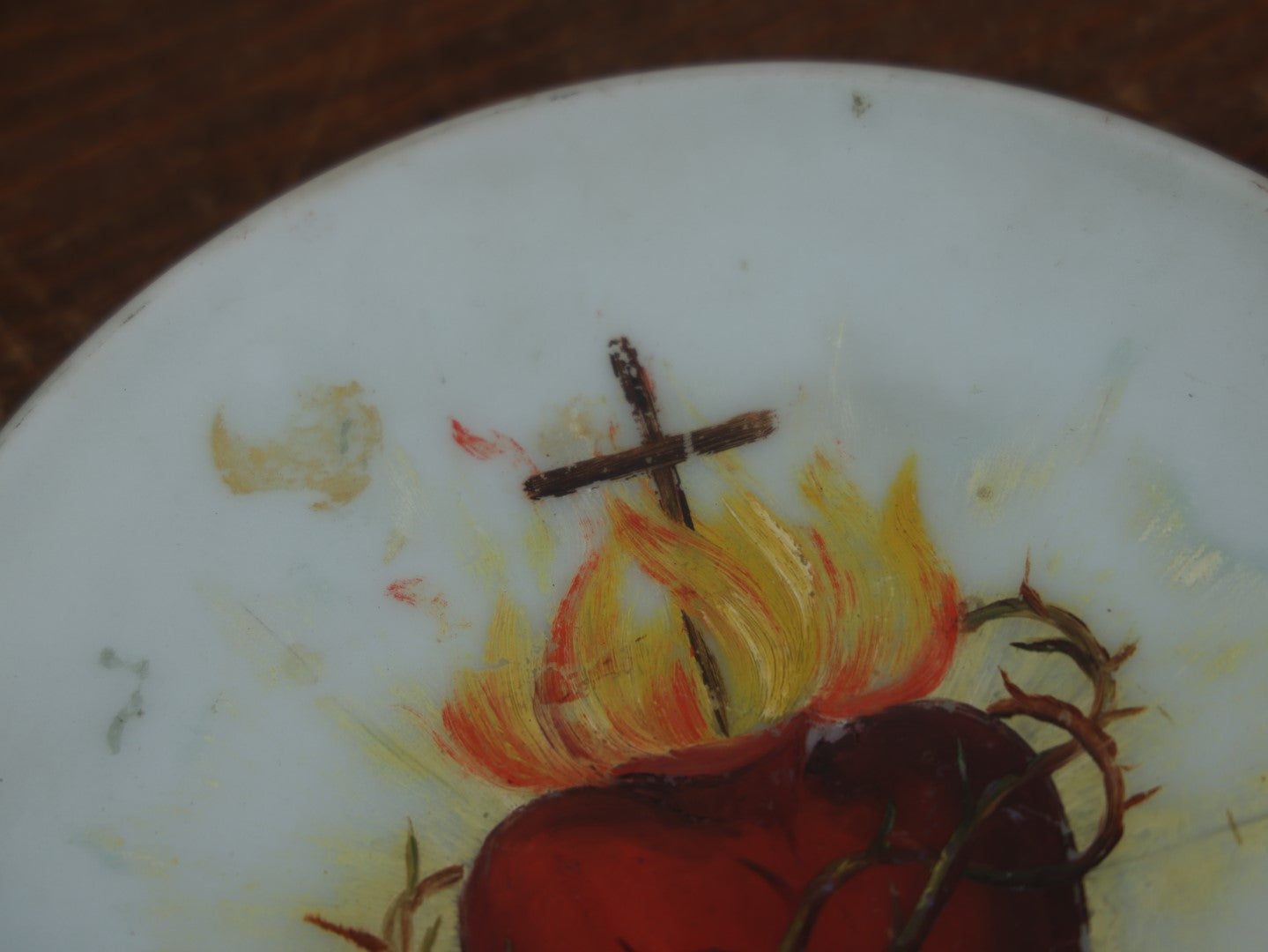 Lot 057 - Antique Hand Painted Sacred Heart Of Jesus, Flaming Heart With Cross, On White Glass Plate