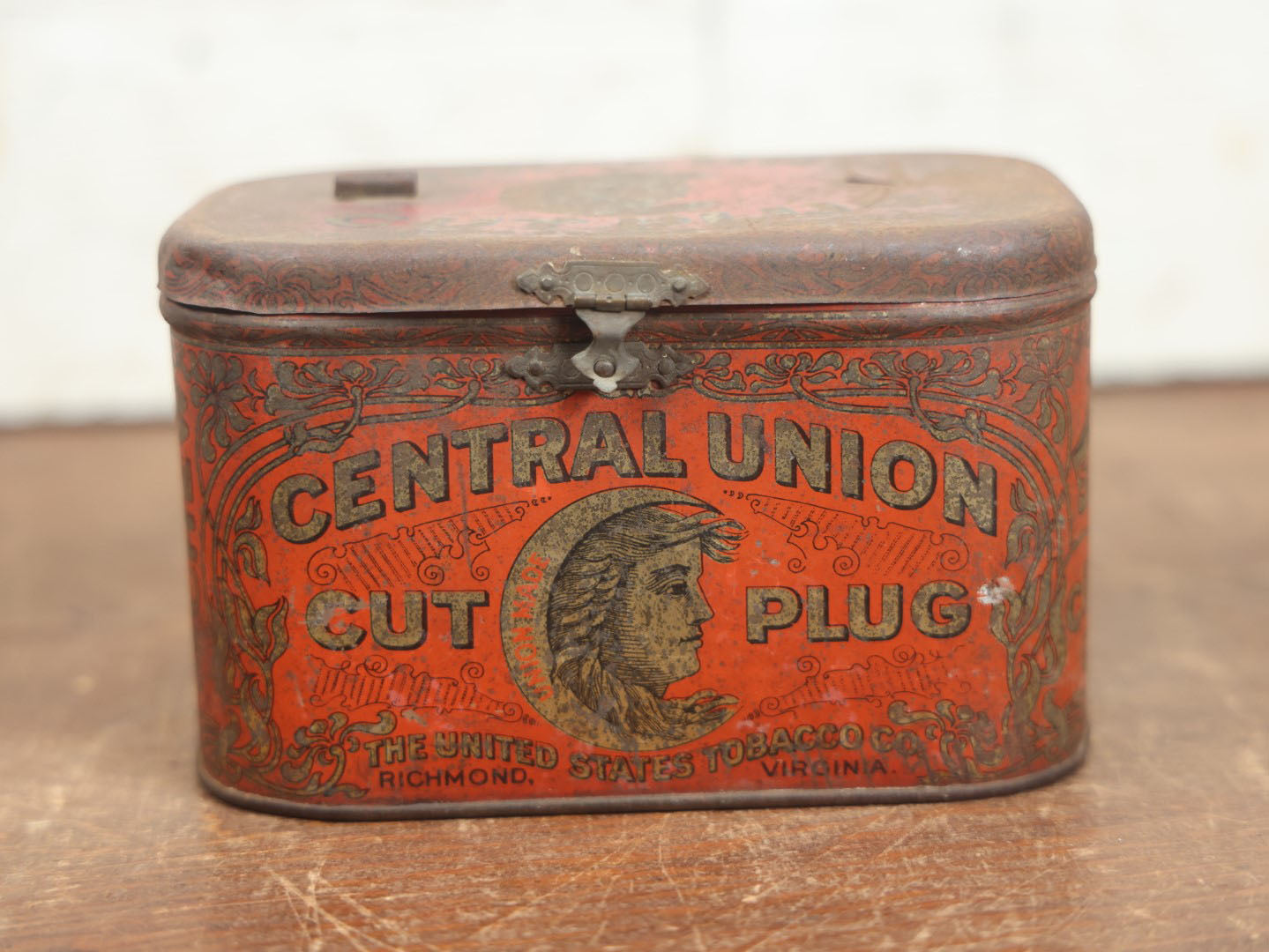 Lot 073 - Central Union Cut Plug Tobacco Tin With Woman In Moon, United States Tobacco Company, Richmond, Virgina, Advertising Tin