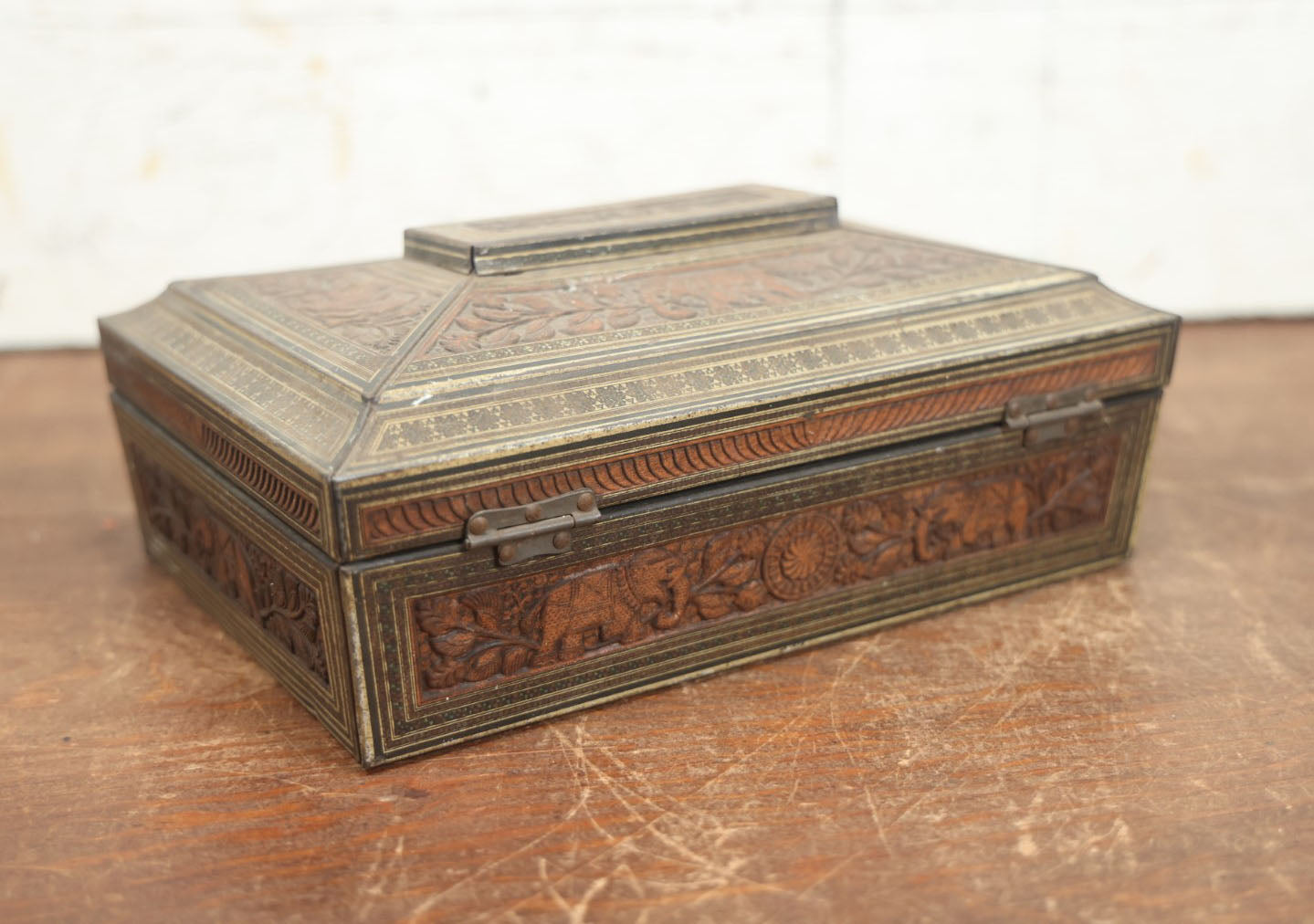 Lot 076 - Vintage Huntley And Palmers Biscuits Tin With Elephant Motif, Reading & London, England