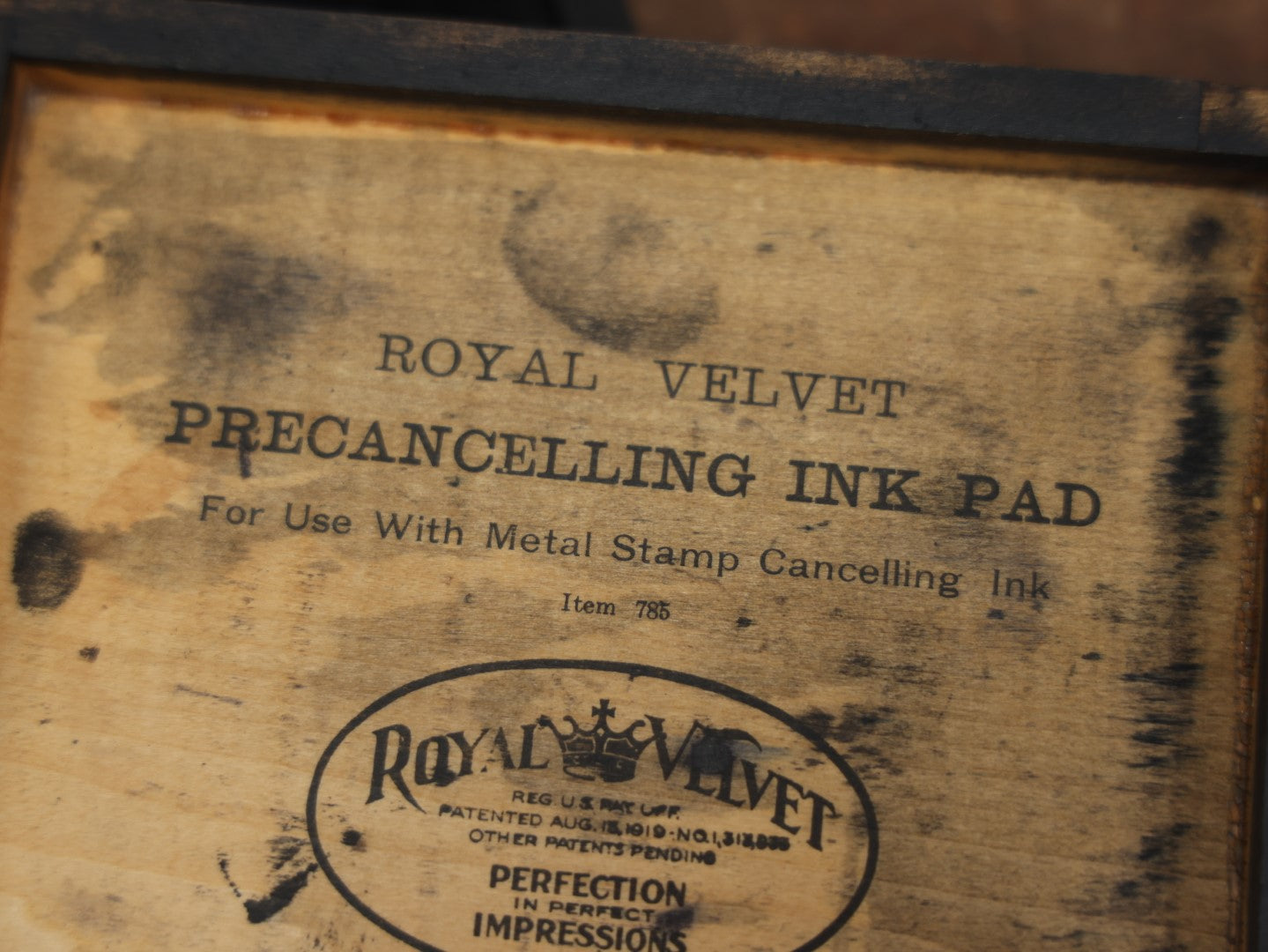 Lot 078 - Antique Royal Velvet Preancelling Ink Pad For Use With Metal Stamp Ink, Item 785, Velvet Pad And Ink Co., Washington D.C., Circa 1920, In Wood Box