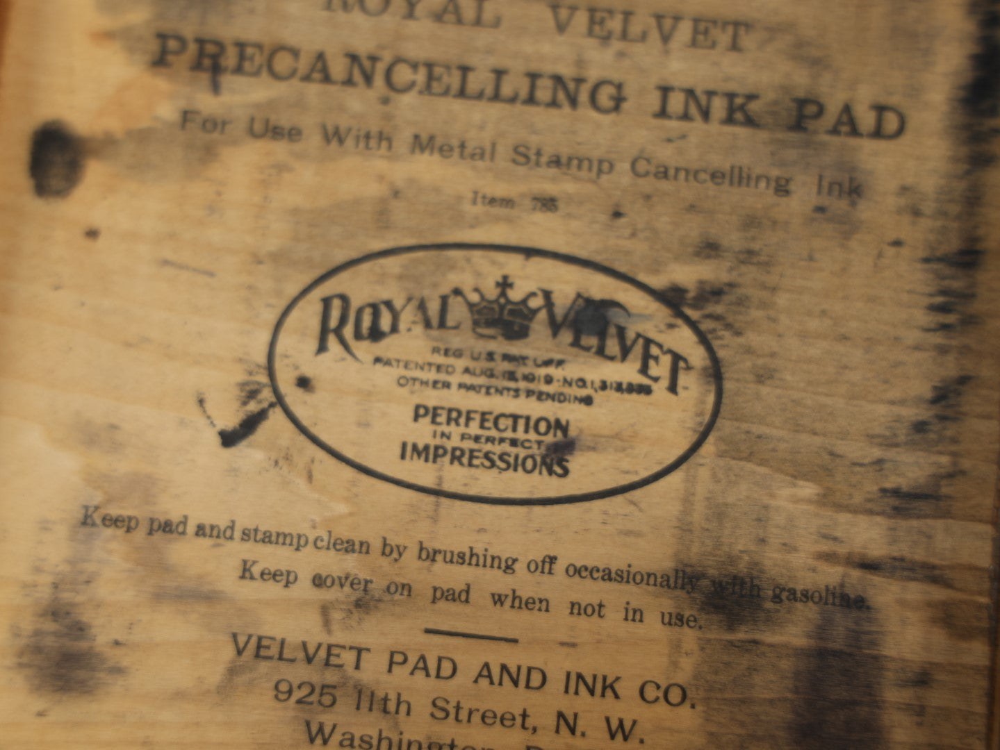 Lot 078 - Antique Royal Velvet Preancelling Ink Pad For Use With Metal Stamp Ink, Item 785, Velvet Pad And Ink Co., Washington D.C., Circa 1920, In Wood Box