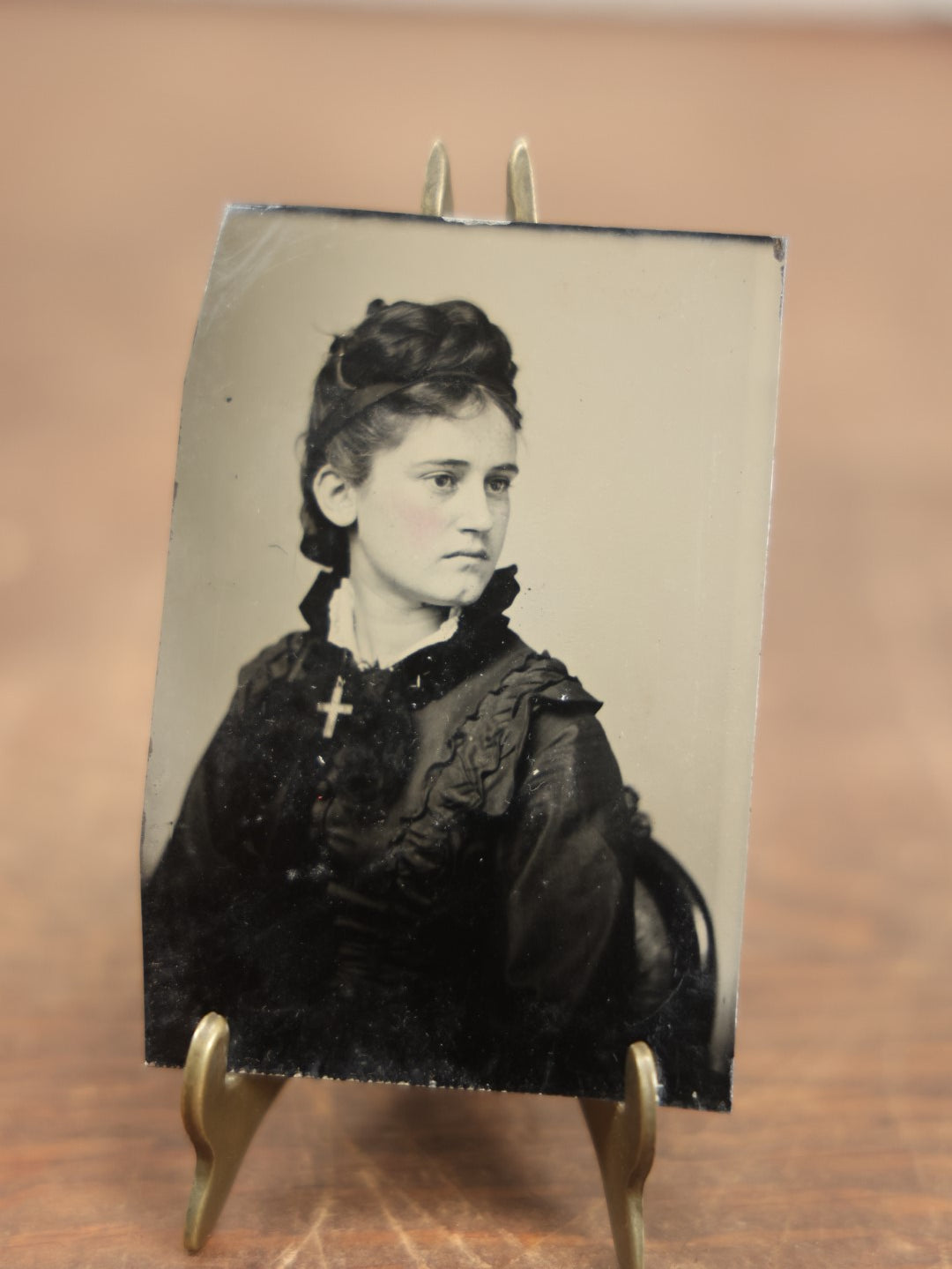 Lot 098 - Antique Tintype Photograph Of Pretty Woman Looking To Left With Cross Necklace, Dark Clothing